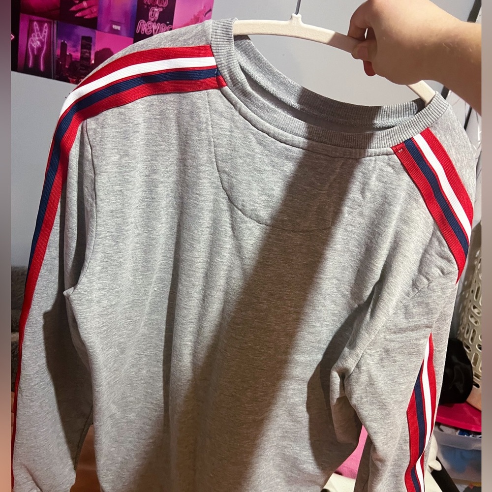 grey crewneck with striped sleeves